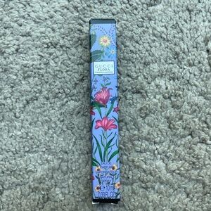 Gucci Flora Gorgeous Magnolia eau de parfum with berries and patchouli